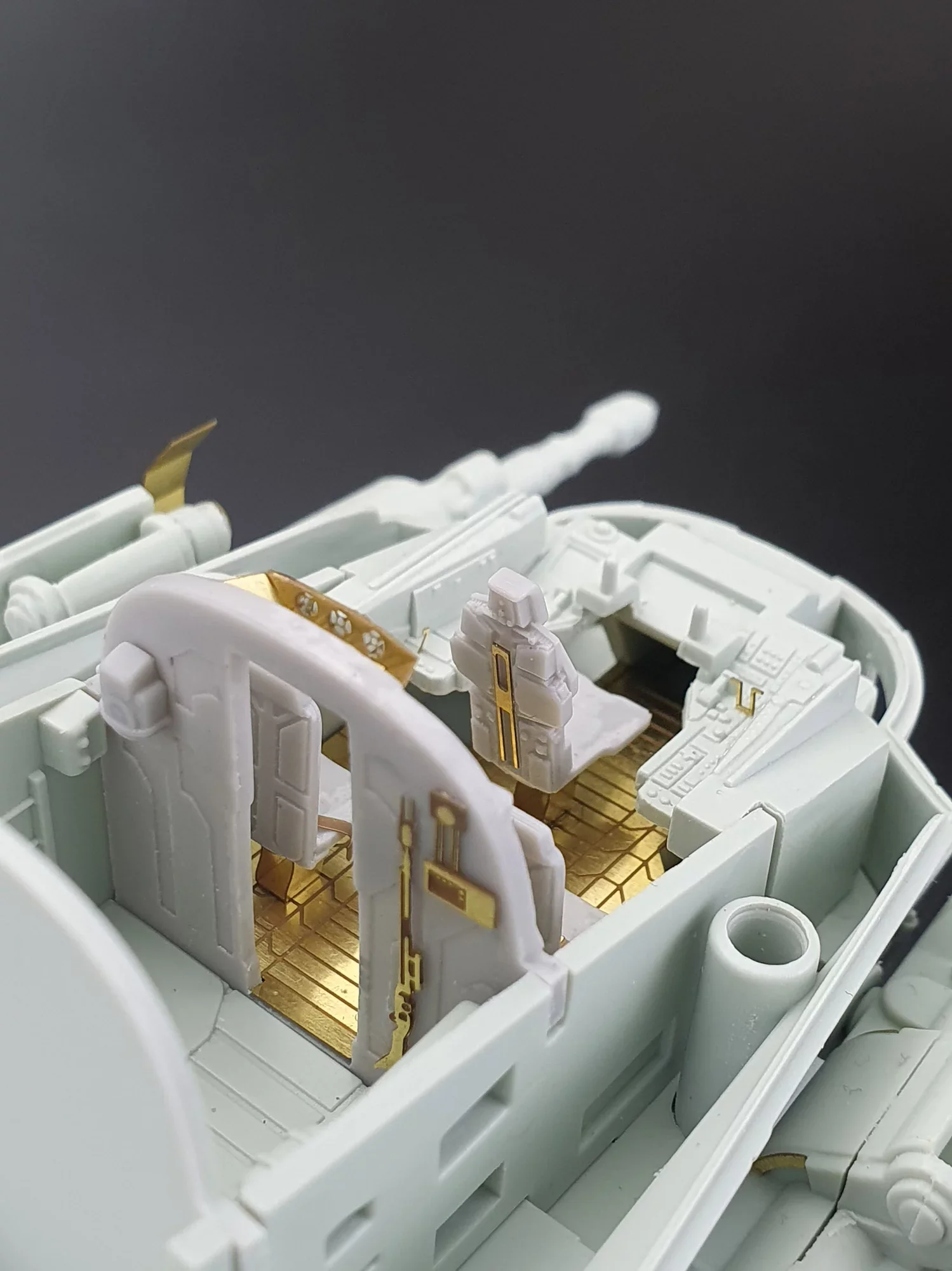 The Mandalorian: Razor Crest "Platinum Edition" - Image 11
