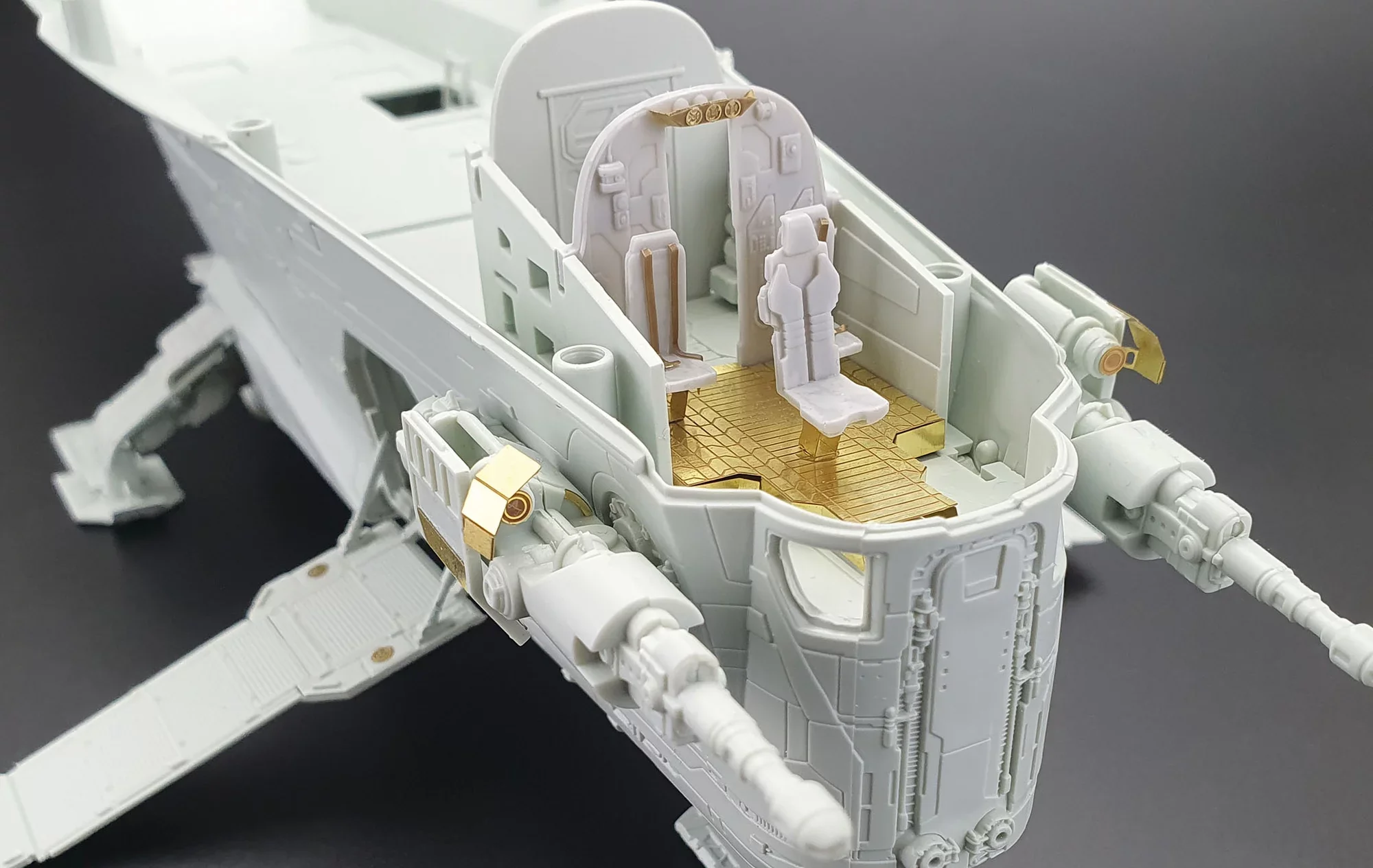 The Mandalorian: Razor Crest "Platinum Edition" - Image 12