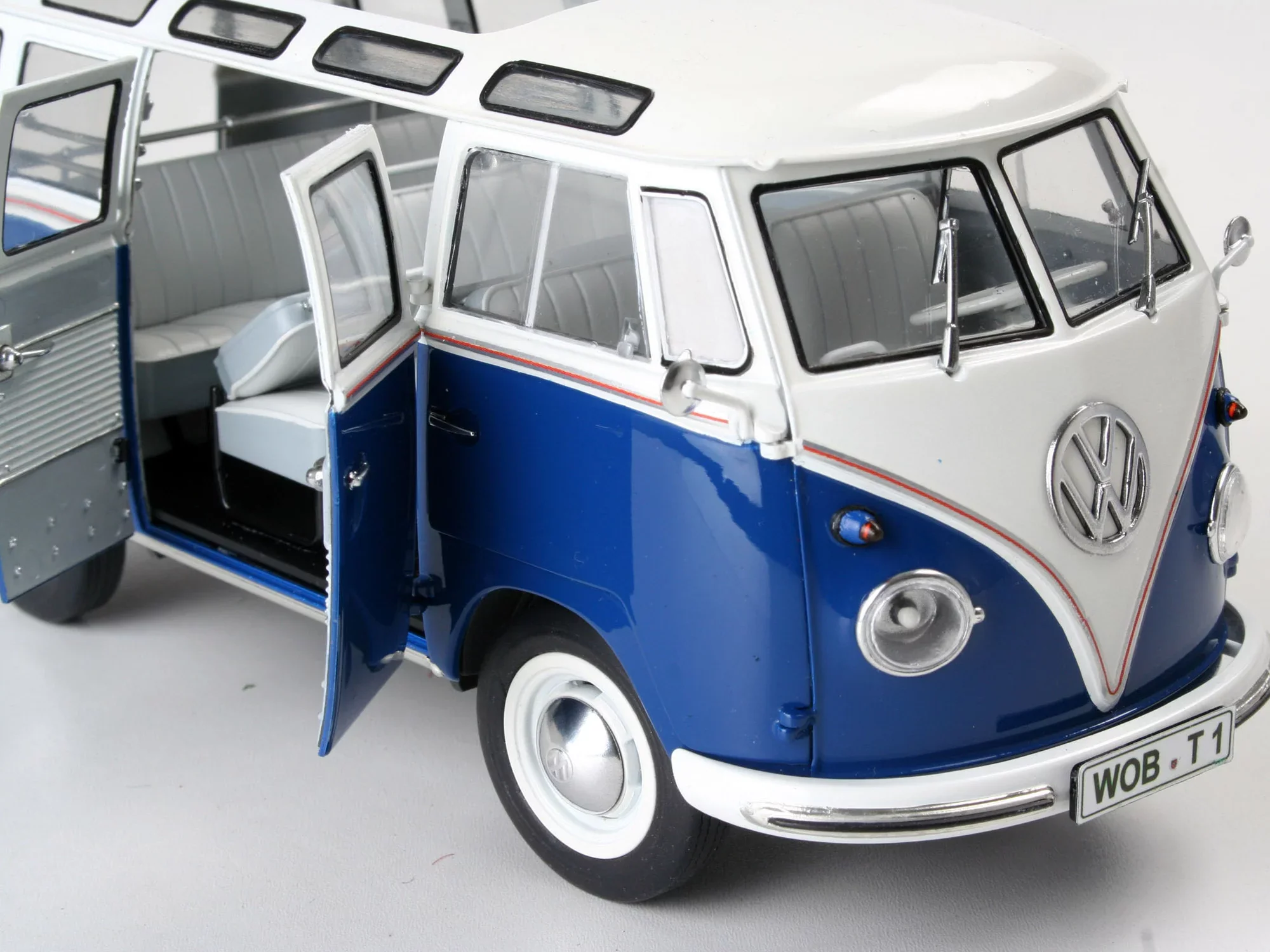 Volkswagen T1 "Samba Bus" - Image 6