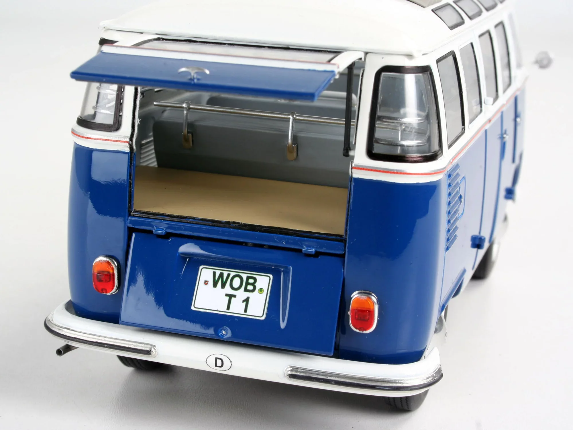 Volkswagen T1 "Samba Bus" - Image 7
