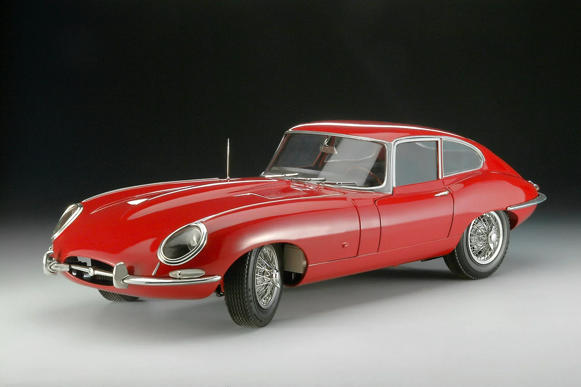 Jaguar E-Type - Image 10